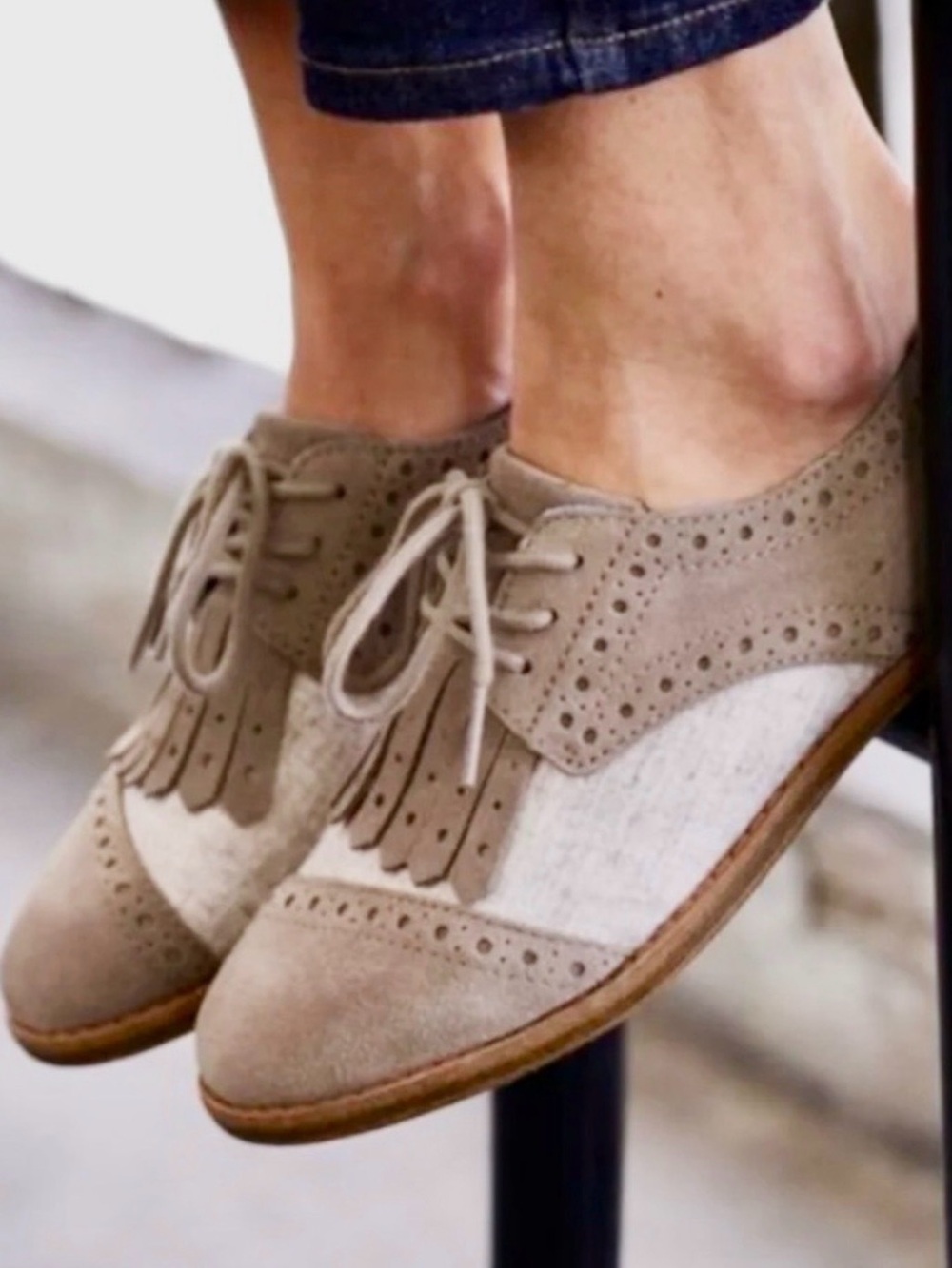 Tom’s Womens Suede Wingtip Oxfords in Taupe size 8 great condition